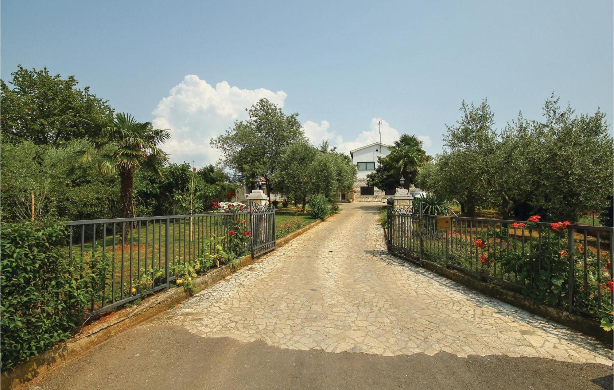 Beautiful Apartment In Porec With Wifi Exterior photo