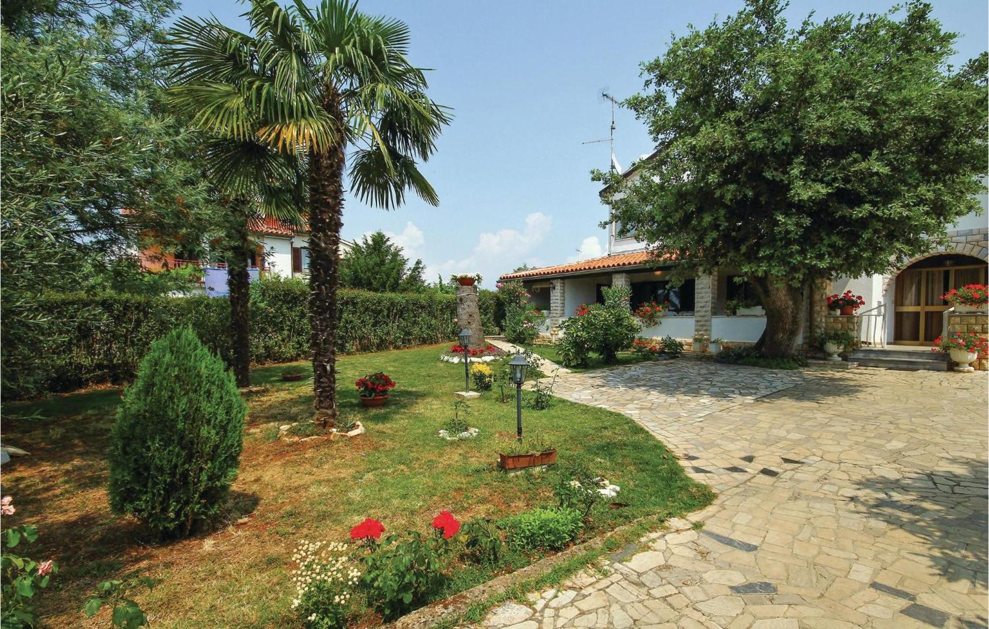 Beautiful Apartment In Porec With Wifi Exterior photo