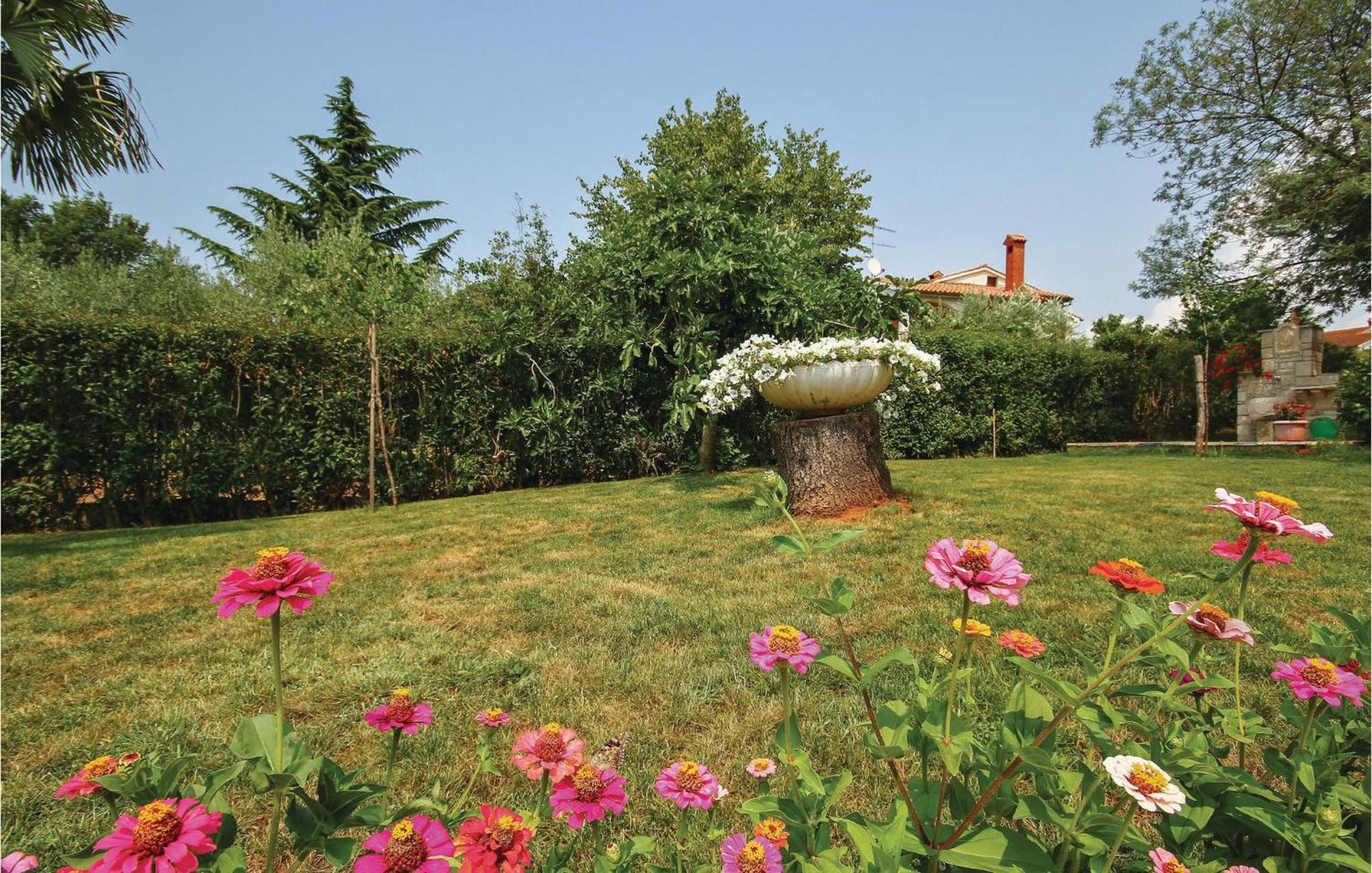 Beautiful Apartment In Porec With Wifi Exterior photo