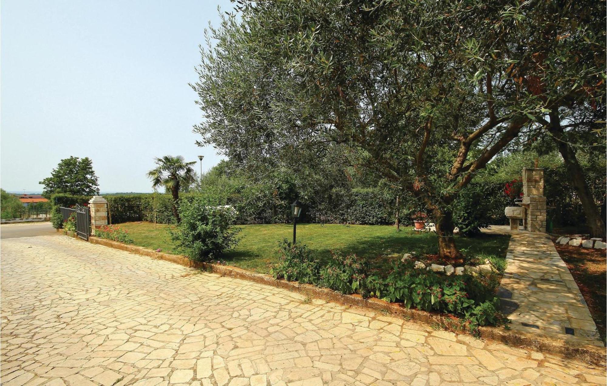 Beautiful Apartment In Porec With Wifi Exterior photo