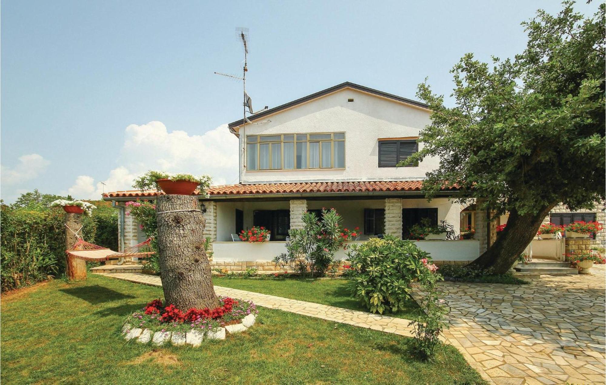 Beautiful Apartment In Porec With Wifi Exterior photo