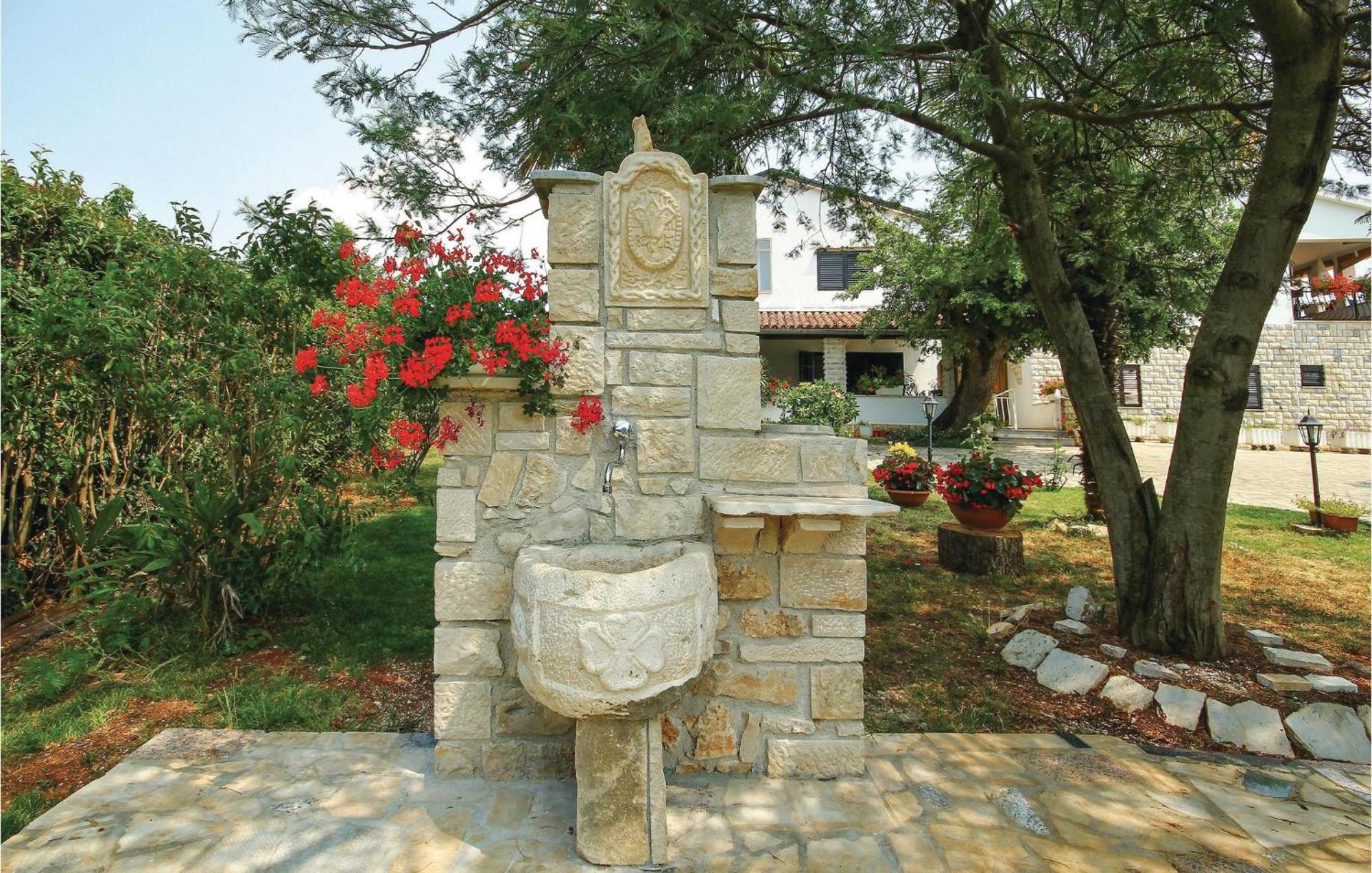 Beautiful Apartment In Porec With Wifi Exterior photo